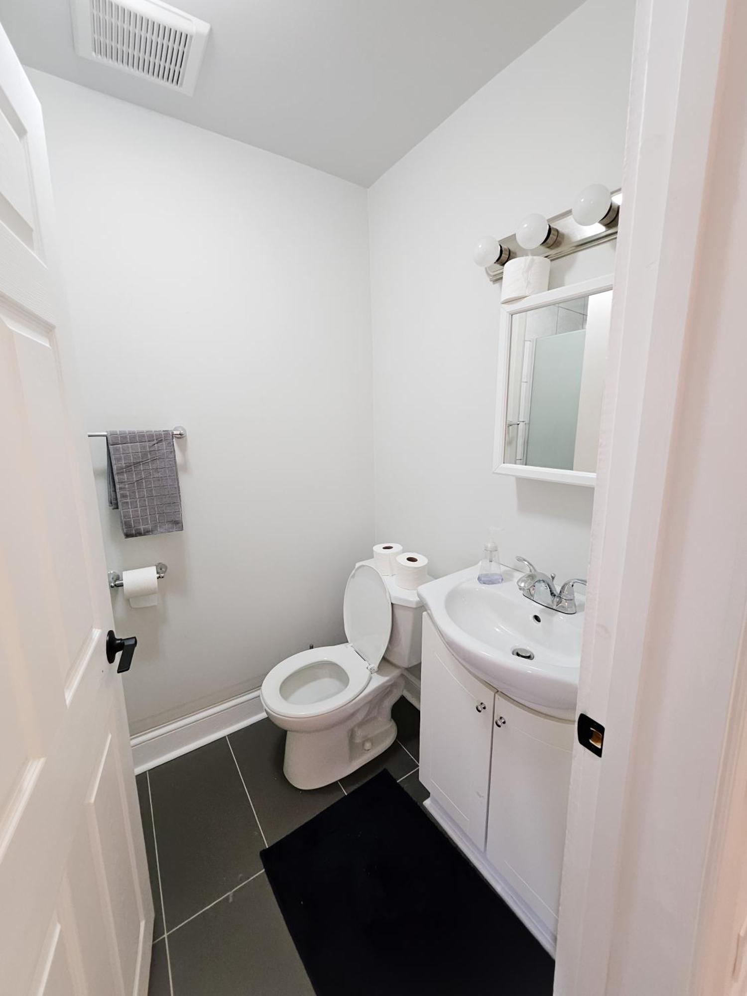 Ottawa Downtown Cozy Guesthouse المظهر الخارجي الصورة